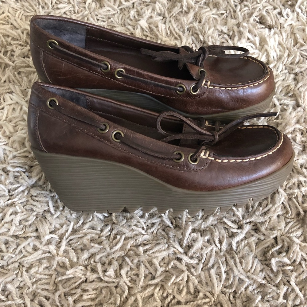 Bass size 6 Wedge Loafers